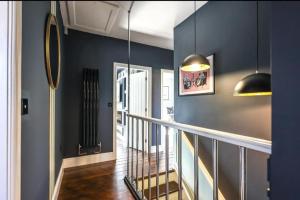 Beautiful 4 Bedroom House Sutton Coldfield Perfect for Groups Contractors Families Relocators