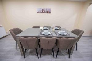 Beautiful, Peaceful, 5 Bedroom home with Hot Tub!