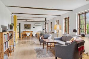 Welcome To The Multihouse In The Countryside