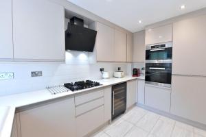 Central London 2 bedrooms apartment sleep 6 Free parking