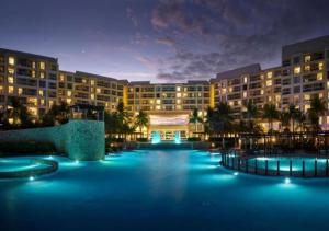 Enjoy the Cancun area with the family in this family friend 2BD resort condo with amenities