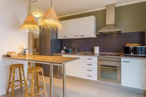 Victoria Dreamhouse - 2BR Seaviews Terrace