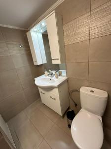 EliasNest Evterpi - Διαμέρισμα με σοφίτα και κήπο στο κέντρο της Καλαμάτας