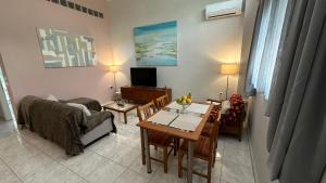 EliasNest Evterpi - Διαμέρισμα με σοφίτα και κήπο στο κέντρο της Καλαμάτας