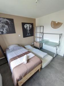 Maisons d'hotes La colloc rue des bulles : Chambre Double