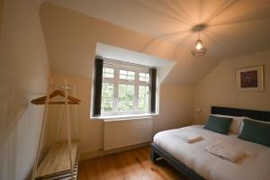 Duplex Redhill town centre apartment by Livingo Stays