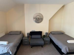 By Lushlets - Apartments Games Room Hot Tub - Great for Hens Stags and Sporting groups