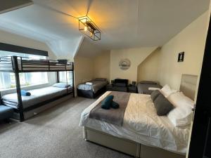 By Lushlets - Apartments Games Room Hot Tub - Great for Hens Stags and Sporting groups