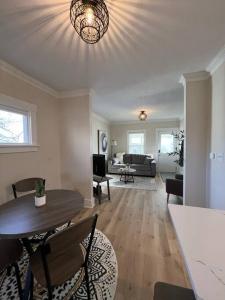 Cedar Street Retreat - Heart of Aksarben!