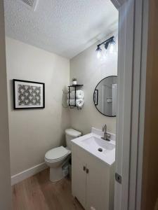 Cedar Street Retreat - Heart of Aksarben!