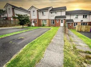 Glasgow Central - Entire house - Free Parking , Free super fast Wifi , Private garden & Parking security - Hurlet