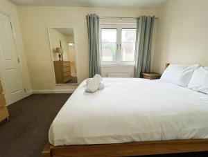 Glasgow Central - Entire house - Free Parking , Free super fast Wifi , Private garden & Parking security