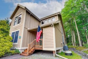 Tannersville Resort Home with Deck and Gas Grill!