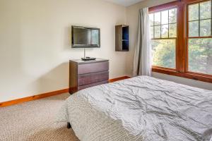 Tannersville Resort Home with Deck and Gas Grill!