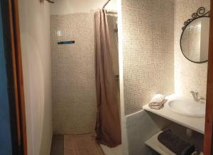 B&B / Chambres d'hotes La Sarriette - Chambres d'hotes et gite d'etape a Eygalieres : Dortoir Mixte de 8 Lits 