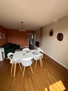 Appartements Appartement chaleureux, ensoleille avec parking gratuit : photos des chambres