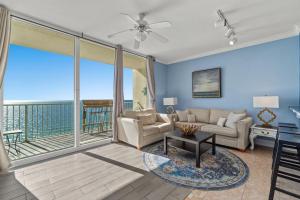 Stunning Beachfront Condo, Walk to Pier Park,Pools