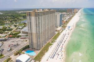 Stunning Beachfront Condo, Walk to Pier Park,Pools
