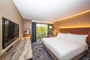 Superior King Room room in DoubleTree by Hilton London Kingston Upon Thames