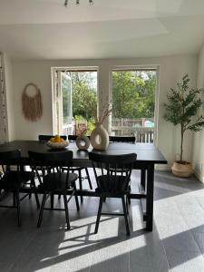 Cozy Retreat with Modern Charm