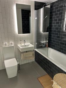 Royal Wharf by the Thames