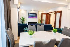 Ultra central Luxury 3Br 2bath Apt & Amazing Views