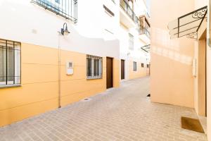 Rolando House, Free Parking