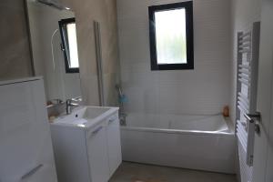B&B / Chambres d'hotes Chambres avec salle de bain et petit dejeuner chez JP&Josy : photos des chambres