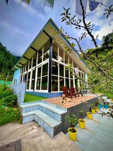 Glass Cabins by Urban Monk- Unique Centrally Heated Cabins with Electric Blankets