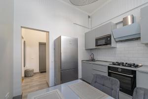 Riverside 1 BD Central Apartment by Hostlovers