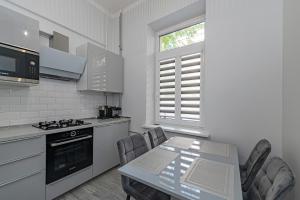 Riverside 1 BD Central Apartment by Hostlovers