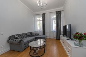 Riverside 1 BD Central Apartment by Hostlovers