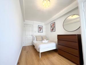 3 Bed Apartment- Central London