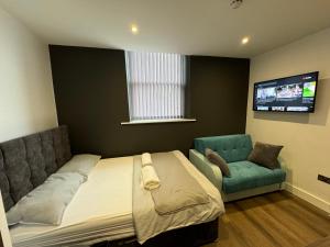 Southgate Luxury Apartments-Jaquzzi Bath-Private Parking- 2 Min M62