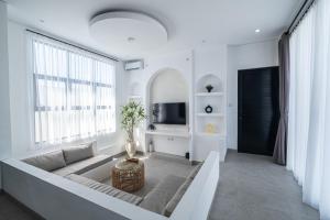 Stunning 3BR Pool Villa with Ricefield View