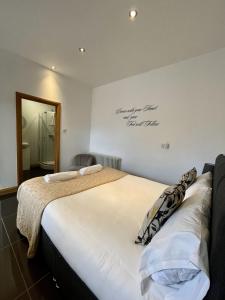 Deluxe Quadruple Room room in OYO The Old Mill