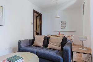 Blueground Vila de Gràcia balcony elev washer BCN-148