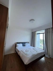 A glamorous five bed rooms aprt