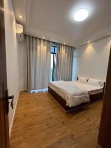 A glamorous five bed rooms aprt