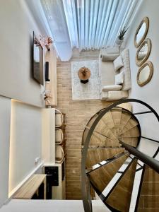 Beautiful! Brand New Apt old town