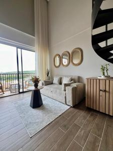 Beautiful! Brand New Apt old town