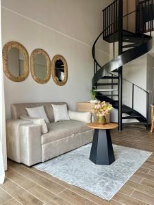 Beautiful! Brand New Apt old town