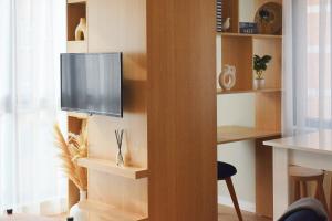 brand new apt with 2 beds & office