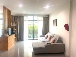 Stay like a local in Modern Townhome