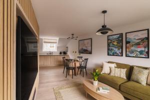 Willow Rise, the Old Bank House