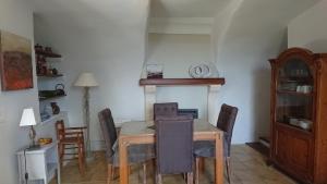 Maisons de vacances Gite en Cevennes du sud, bergerie restauree au rez de jardin d'une bastide avec piscine a debordement, vue exceptionnelle, authenticite, confort, repos assure au coeur de la nature : photos des chambres