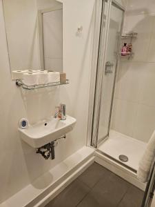 Classic Studio for 4 in Piccadilly Soho Central London VR3