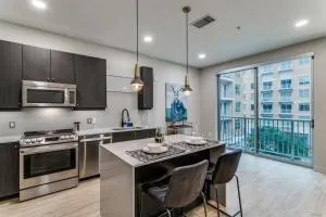 Modern luxury 1-bedroom in West Village - Highland Park