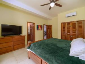 Casa Alegre- Heart of Tres Cocos Area across from Truck Stop by Stay Floreo