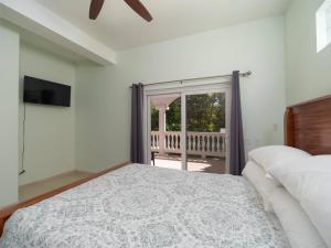 Casa Alegre- Heart of Tres Cocos Area across from Truck Stop by Stay Floreo